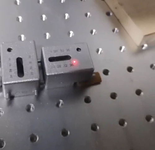 廠家直銷(xiāo)隆盾光纖激光打標(biāo)機(jī) 保質(zhì)保量，專(zhuān)為電子產(chǎn)品及零配件打造